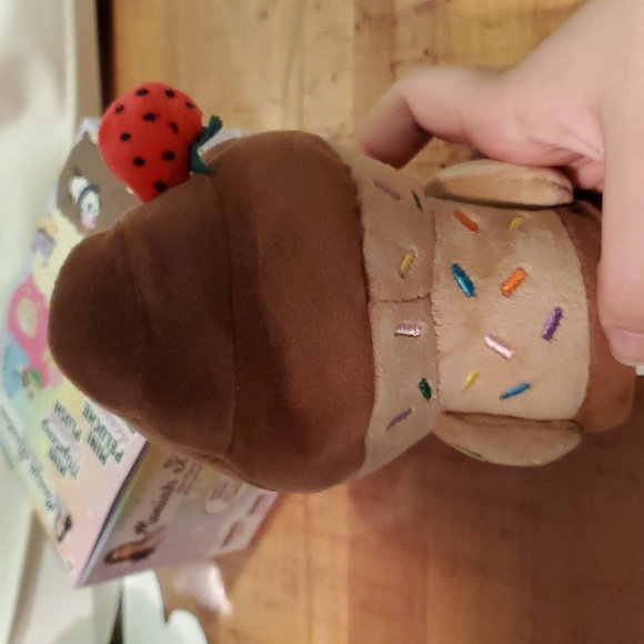 Moriah Elizabeth Chocolate Cuepy Mini Mystery Plush Series 2 - Picture 3 of 10